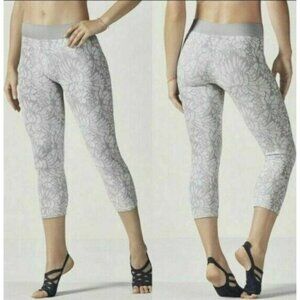 Fabletics Sebastian Seamless Jacquard Leggings Size Small Light Gray Tight
